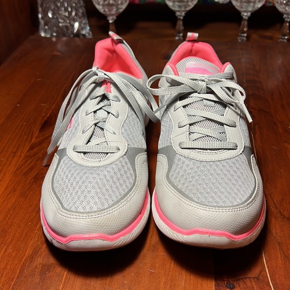 Sketchers Lite-Weight Woman’s Pink & Grey Sneakers - Picture 4 of 11
